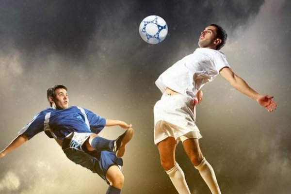 為什么足球球員的薪資都很高？